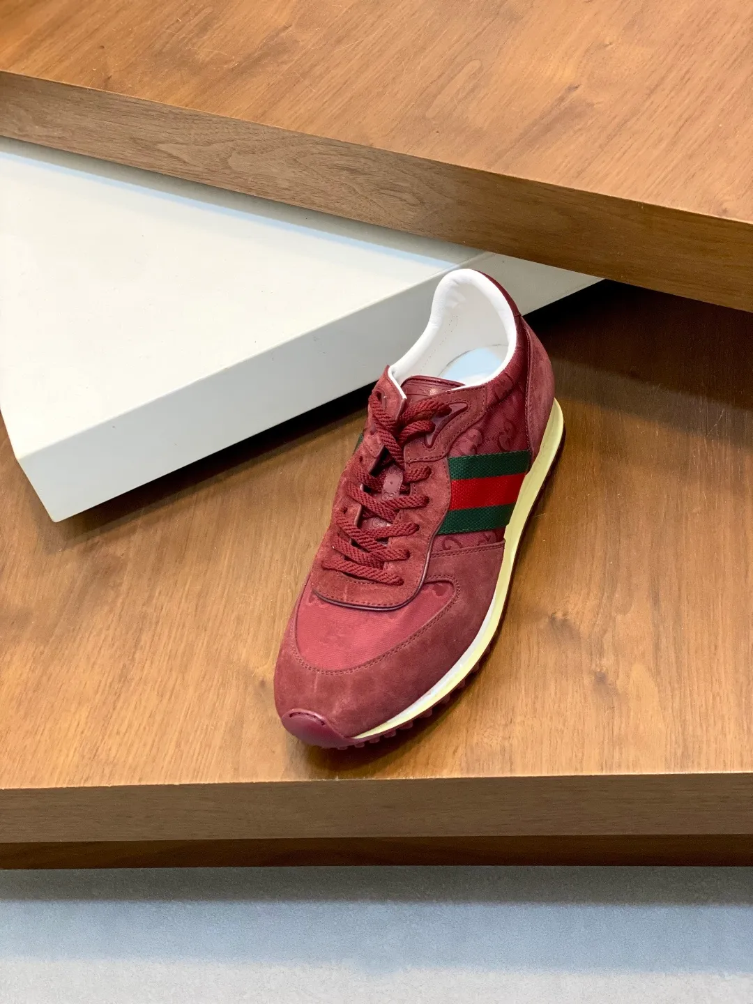 Men's shoes 💰660 [Gucci] Gucci - high-end quality original order 👩🏻‍❤️‍👨🏻 couple wear 🔍🔍🔍 casual sports shoes - upper: 🔝 suede calfskin, shoe body brand totem cloth. brand webbing, tongue. heel. air pressure brand logo - lining: water-dyed sheepskin -Outsole: ultra-light TPU foam·TR rubber; two-color molded outsole -Ultra-high quality control·fine workmanship: highlighted (high-end·exquisite·class) -Size: same style for men and women 36-44 (female 35, 40, male 45, 46 can be customized)·